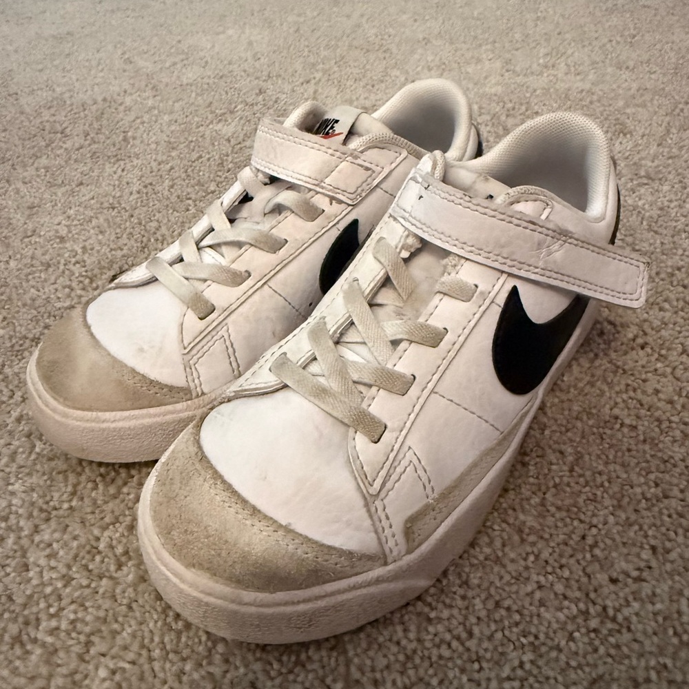Nike White and Black Low-Top Sneakers